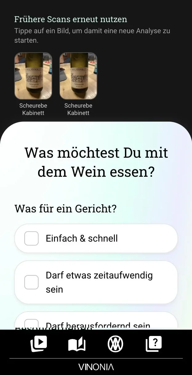 KI-Etikettenscanner in VINONIA mit erkannten Weinen und Fragen zum passenden Essen