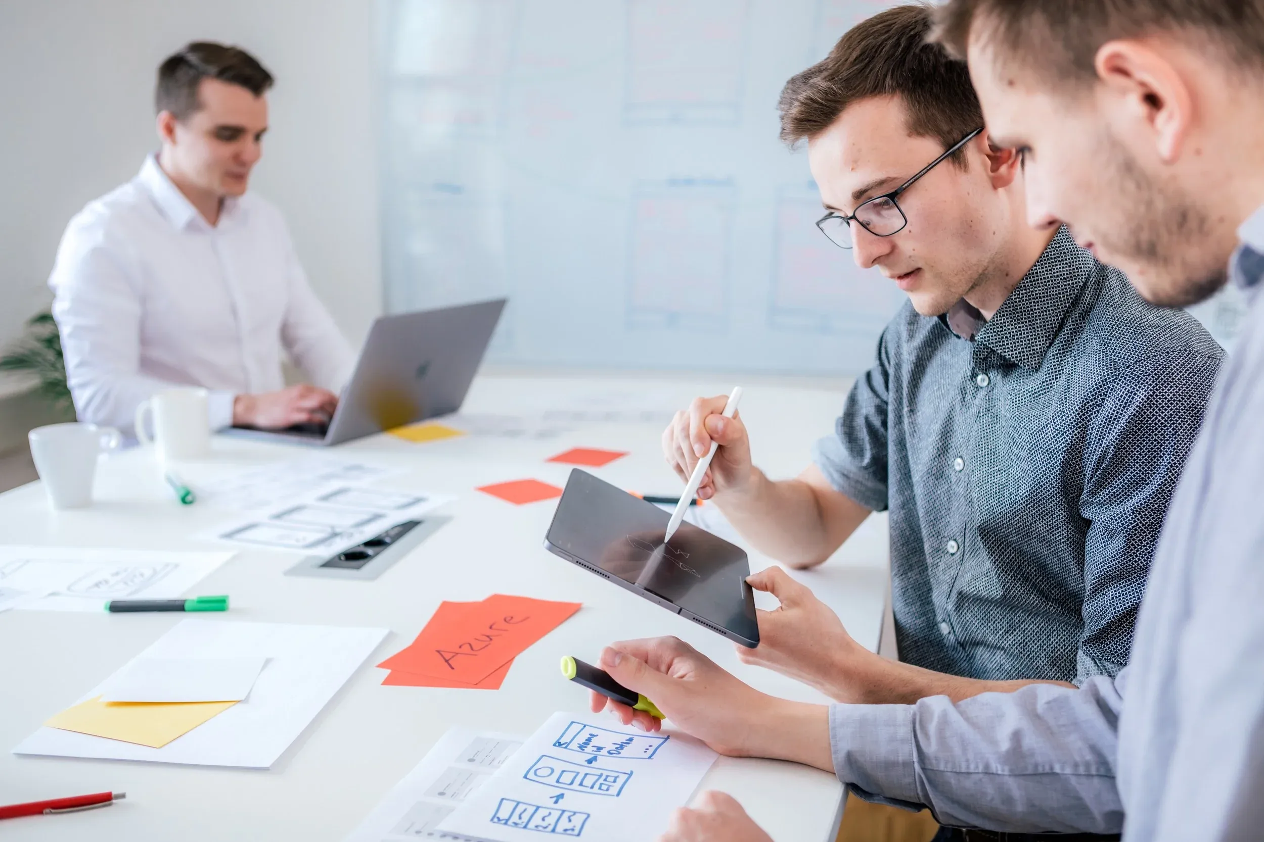 Codana-Team bei der Analyse der Ausgangslage